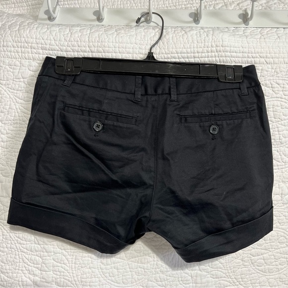 Aritzia Talula black cuffed chino low rise stretch shorts, size 00. - Picture 5 of 9